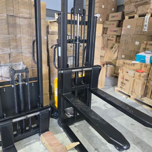 TIG啟思工業 電動堆高機/堆高機/半電動堆高機 1000KG 充電110V 另售 升降台車 捲揚機 吊車