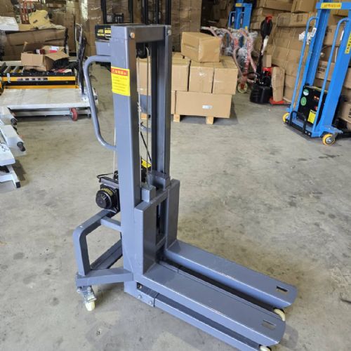 TIG啟思工業 堆高機/自動堆高機/隨車堆高機/隨車搬運機/喜目雷客車/拖板車/300KG堆高機