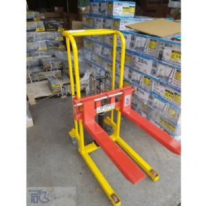 TIG啟思工業 200KG/2000KG油壓堆高機