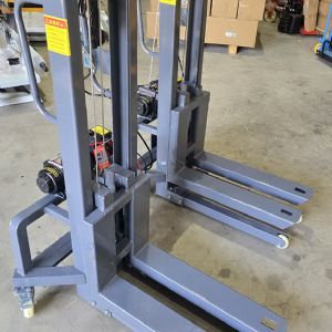 TIG啟思工業 堆高機/自動堆高機/隨車堆高機/隨車搬運機/喜目雷客車/拖板車/300KG堆高機